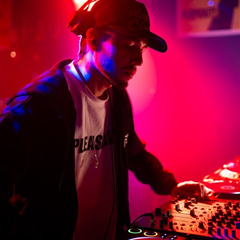 Veck DÉCIBEL — Adelaide DJ